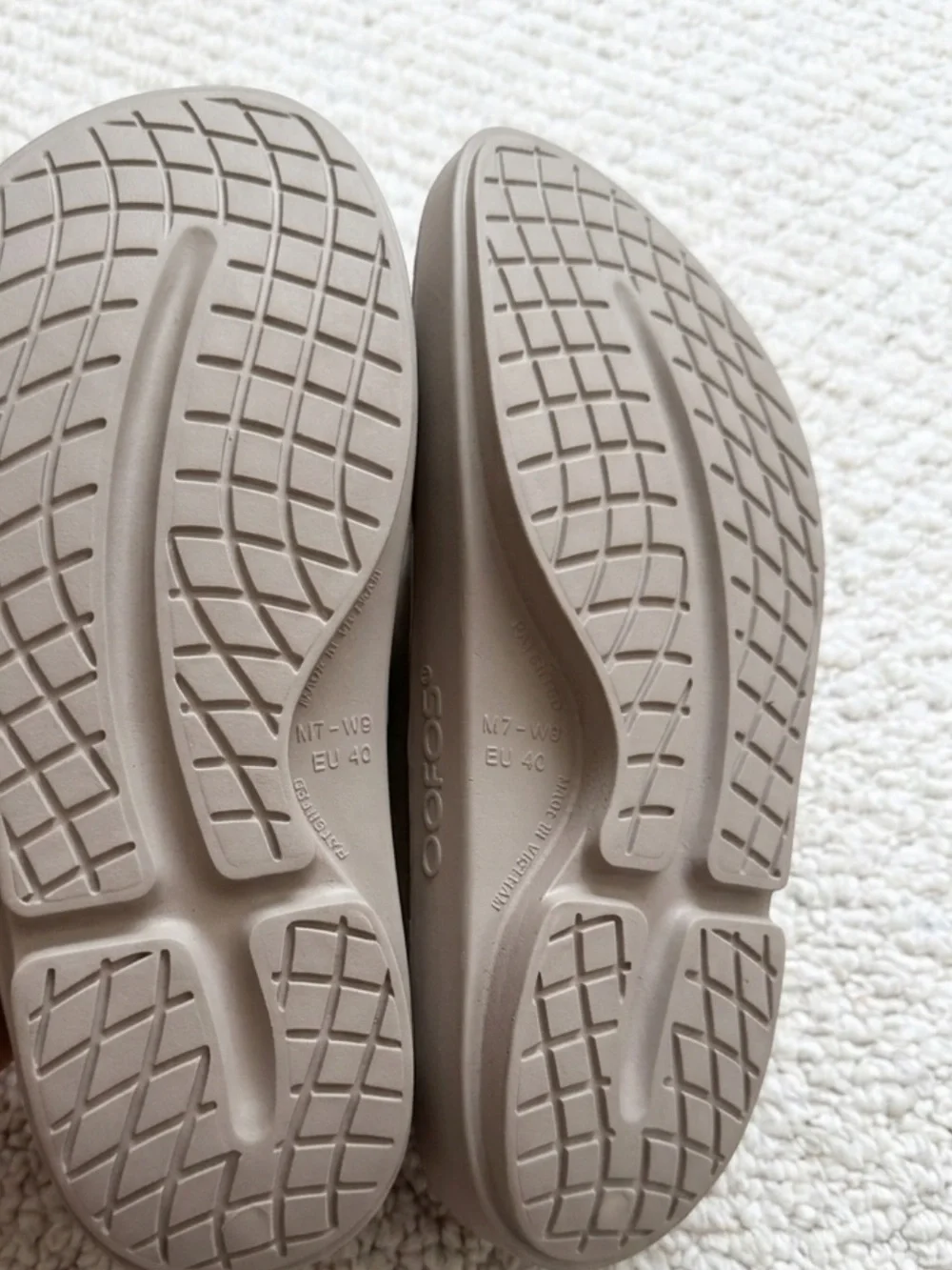 NEW OOFOS OOahh Slide Recovery Sandals Taupe Gray Women's 9 / EU 40